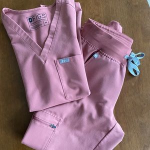 FIGS mauve scrub set